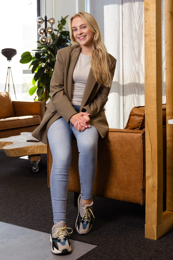 Dana Deen <br> Stagiaire
